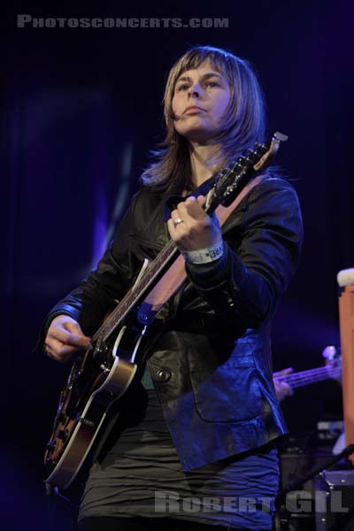 THE VASELINES - 2011-01-29 - SAINT OUEN - Mains d'Oeuvres - 